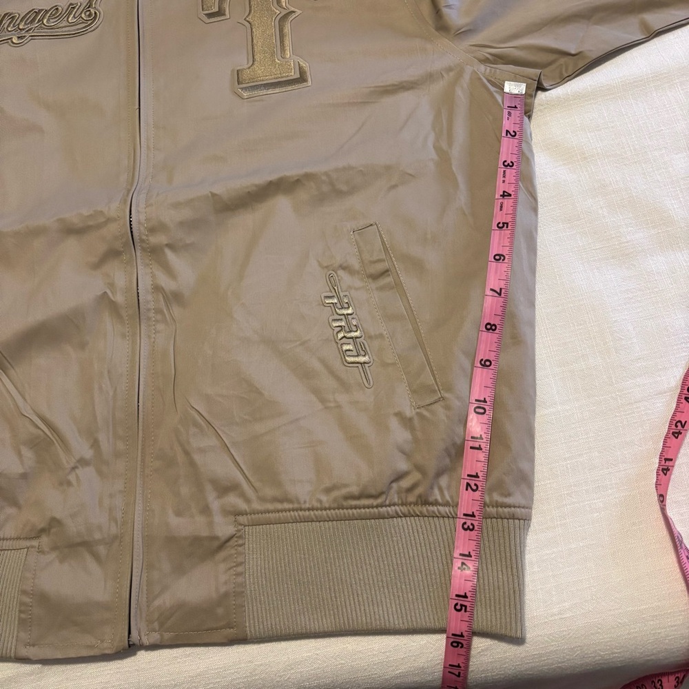 Pro Standard Texas Rangers Neutral Bomber Jacket - Picture 11 of 12